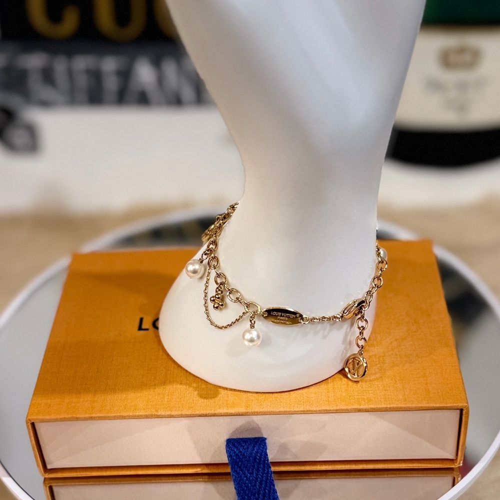 š„ LOUIS VUITTON BLOOMING PEARLS BRACELET FULL INCLUSION PRESTINE SIZE 7ā - Picture 7 of 12